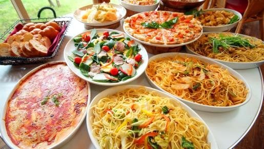 <Web割対象商品>【キングツアーバス旅】世界初!あんこバー&スペシャルメロンパフェ 巨峰1房狩りと地産地消ランチビュッフェ〔京王八王子・秋川発〕3